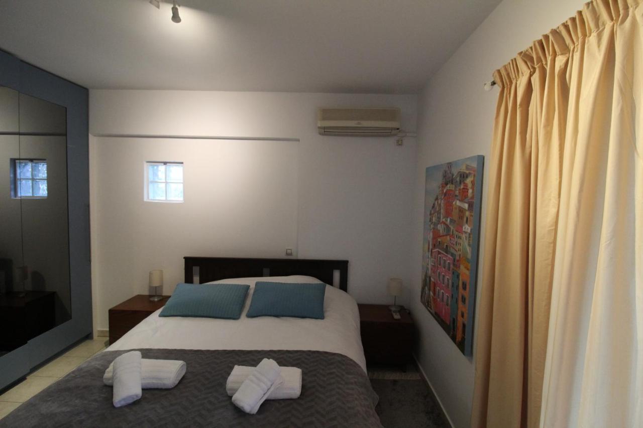 Lovely 2-Bedroom Apartment Atenas Exterior foto