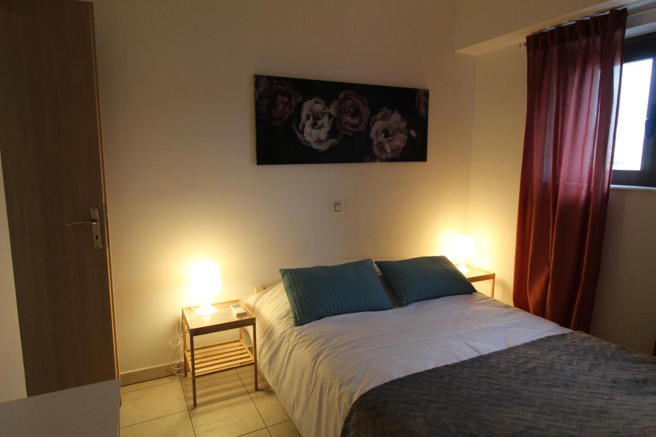 Lovely 2-Bedroom Apartment Atenas Exterior foto